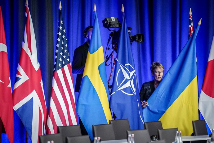 Archivo - 12 July 2023, Lithuania, Vilnius: The flag of Ukraine will be raised at the beginning of the NATO-Ukraine meeting at the NATO summit. Photo: Kay Nietfeld/dpa