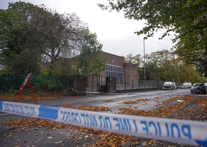 Imagem de arquivo da área isolada após o ataque à sinagoga em Manchester.
