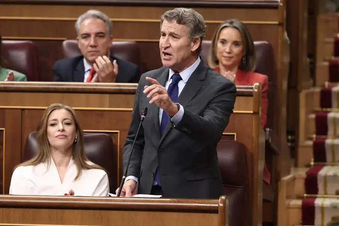 Alberto Núñez Feijóo, presidente del PP, durante una sesión de Control al Gobierno, en el Congreso de los Diputados, 7 de octubre de 2025, Madrid. - Eduardo Parra