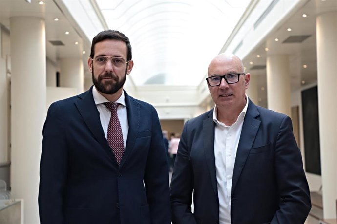 Los senadores Victor Gonzalez y Secundino Ca