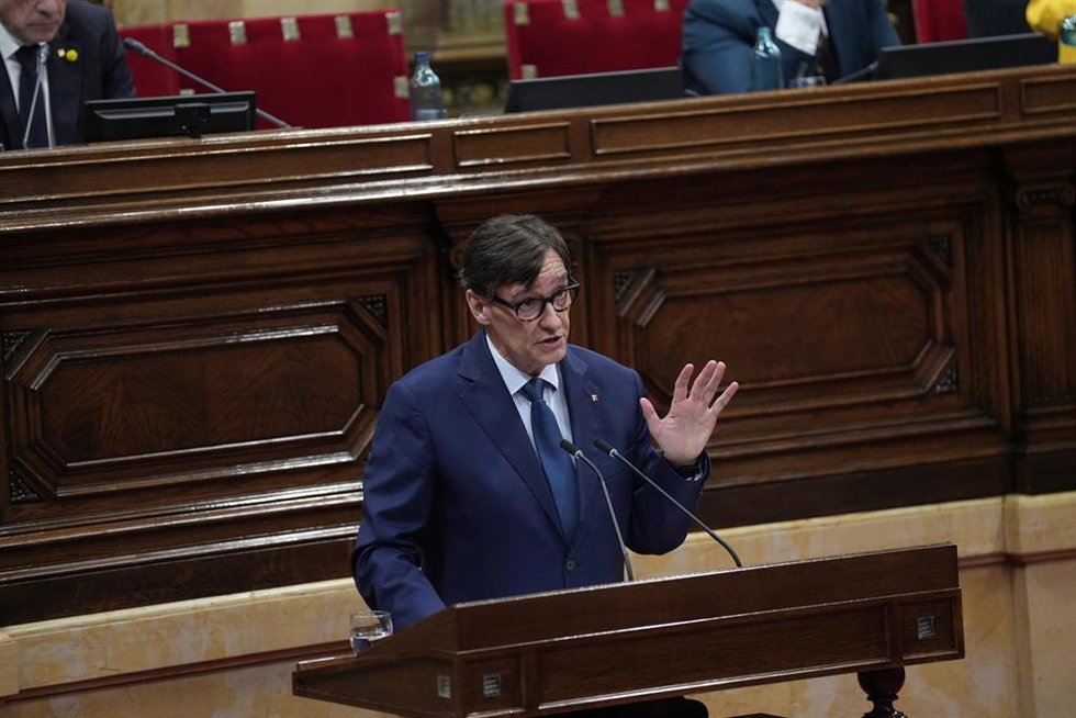 El president de la Generalitat, Salvador Illa, durante la primera jornada del Debate de Política General, en el Parlament de Catalunya, a 8 de octubre de 2025, en Barcelona, Catalunya (España). Con la tensión patente entre sus socios de investidura, Ill