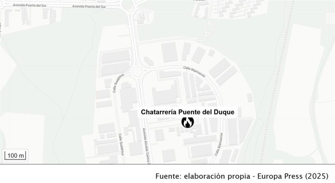 Localización del incendio que ha dejado una intensa columna de humo al arder una chatarrería en Jerez (Cádiz)