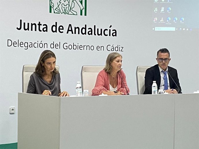 La delegada territorial de Justicia, Administración Local y Función Pública, Ana Bertón, inaugurando en Cádiz el Encuentro de la Jurisdicción Penal organizado por la Junta y el Consejo General del Poder Judicial (CGPJ