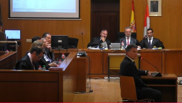 El promotor de un parque eólico en Soria sostiene que fue chantajeado para que dejara entrar a Iberdrola como socio.