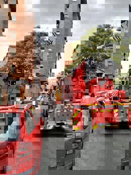 Atendido y evacuado a un hospital un varón por inhalar humo en el incendio de una vivienda en Ávila