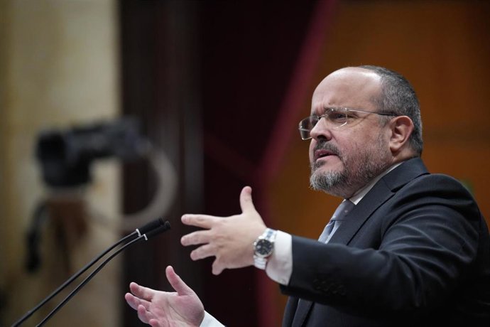 El presidente del PP de Catalunya, Alejandro Fernández, durante la segunda jornada del Debate de Política General, en el Parlament de Catalunya, a 8 de octubre de 2025, en Barcelona, Catalunya (España). 