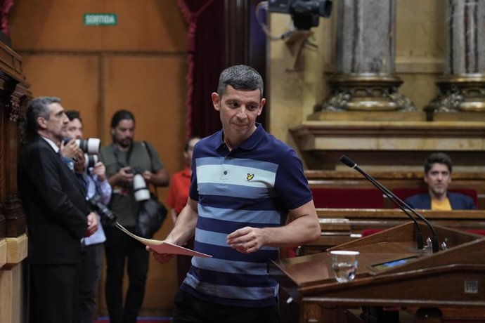 El diputado de la CUP, Xavier Pellicer, durante la segunda jornada del Debate de Política General, en el Parlament de Catalunya