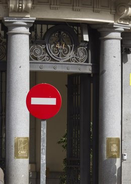 Archivo - Fachada de la Comisión Nacional de los Mercados y la Competencia.
