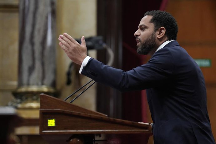 El secretari general de Vox, Ignacio Garriga, durant la segona jornada del Debat de Política General, en el Parlament de Catalunya, a 8 d'octubre de 2025