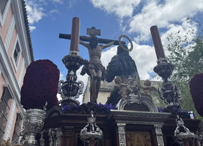 Crucificado de la Buena Muerte de la Hermandad de la Hiniesta, en su paso procesional de Semana Santa.