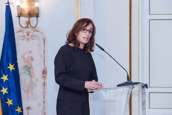 La ministra de Sanidad, Mónica García, interviene durante la inauguración de la I jornada de Cultura y Salud Mental 'Culturas del malestar', en el Museo del Romanticismo, a 8 de octubre de 2025, en Madrid (España). La jornada ha sido organizada por la Sec