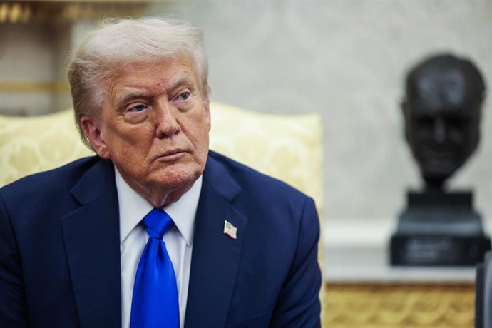 October 7, 2025, Washington, District Of Columbia, USA: United States President Donald J Trump makes remarks to the media as he meets with Prime Minister Mark Carney of Canada in the Oval Office of the White House in Washington, DC, USA, 07 October 2025. 