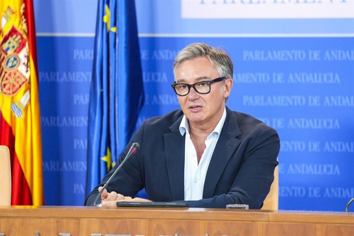 El portavoz del Grupo Parlamentario Vox, Manuel Gavira, durante la ronda de ruedas de prensa. Imagen de archivo. 