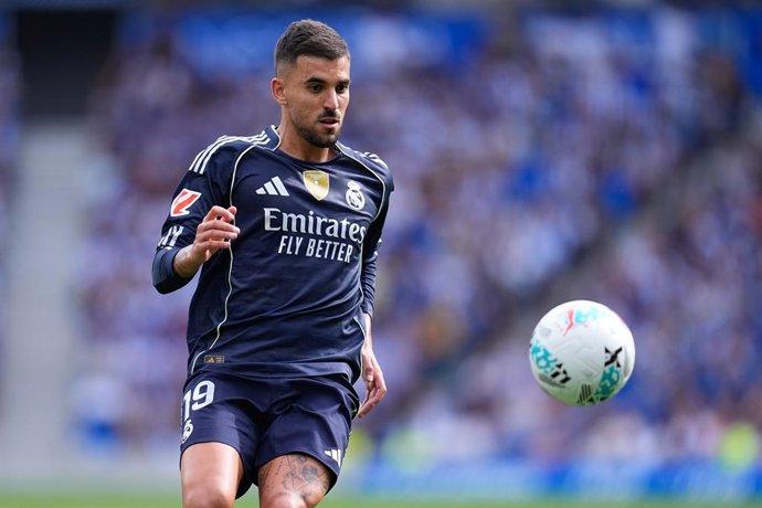 Dani Ceballos do Real Madrid CF em ação durante a partida de futebol da Liga Espanhola, LaLiga EA Sports, disputada entre Real Sociedad e Real Madrid na Reale Arena em 13 de setembro de 2025, em San Sebastian, Espanha.