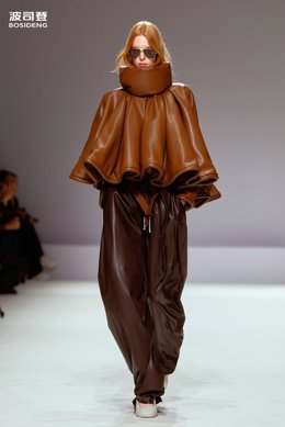 Chinese down fashion giant Bosideng made a powerful debut at Paris Fashion Week on October 7th with its Master Puff collection.