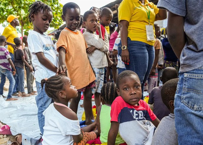 Um grupo de crianças em uma escola no Haiti.