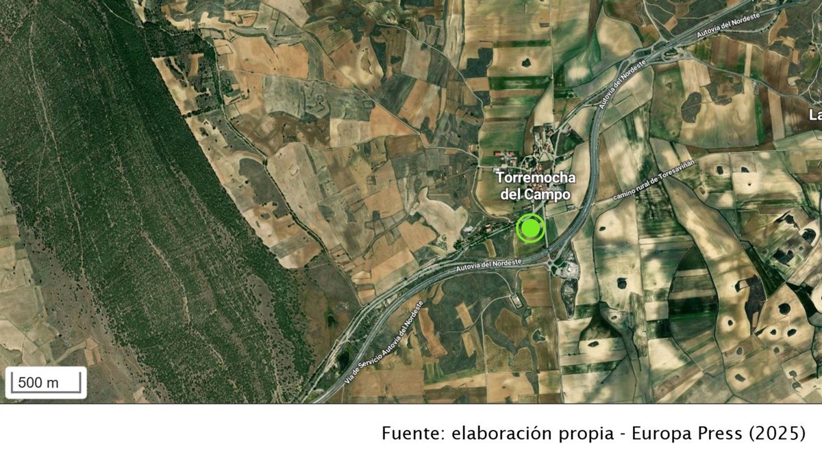 Abierto al tráfico el carril izquierdo de la A-2 en Torremocha del Campo, cortado tras el vuelco de un camión