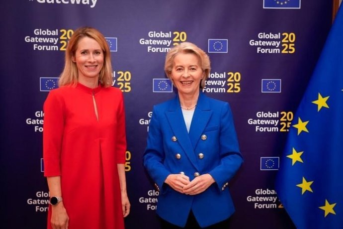 La presidenta comunitaria, Ursula von der Leyen, junto a la Alta Representante, Kaja Kallas, en el foro Global Gateway celebrado en Bruselas.
