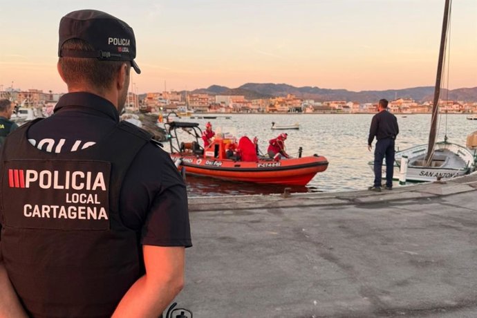 Agentes de la Policía Local de Cartagena en el puerto