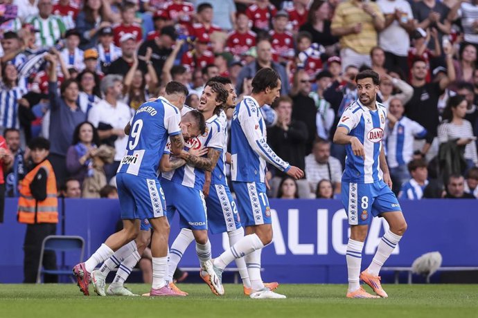 Varios jugadores del RCD Espanyol celebran un gol en el RCDE Stadium