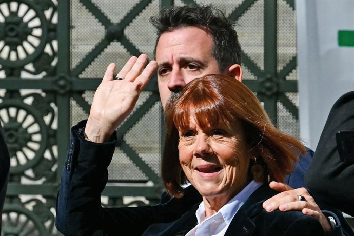 08 October 2025, France, Nimes: Gisele Pelicot (R) and her son Florian Pelicot leave the courthouse during a break in the appeal trial in the Mazan rape case. Photo: Christophe Simon/AFP/dpa