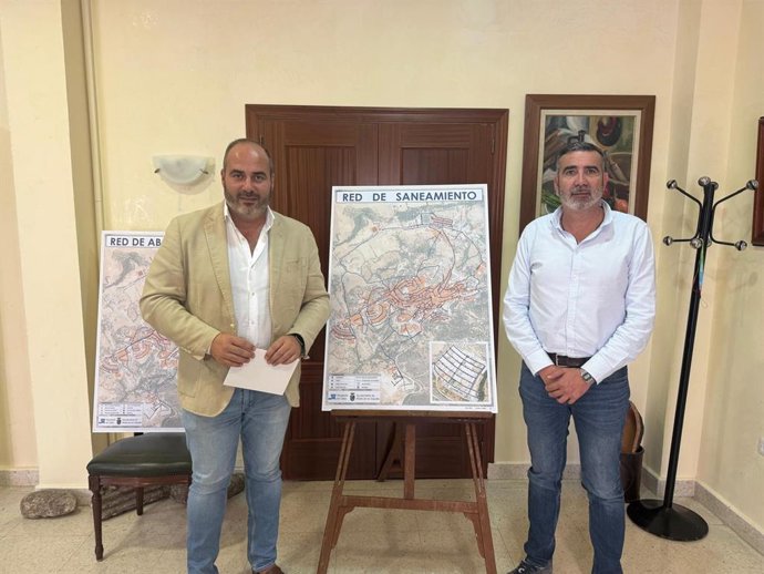 Antonio Aragón con el alcalde de Alcalá de los Gazules.