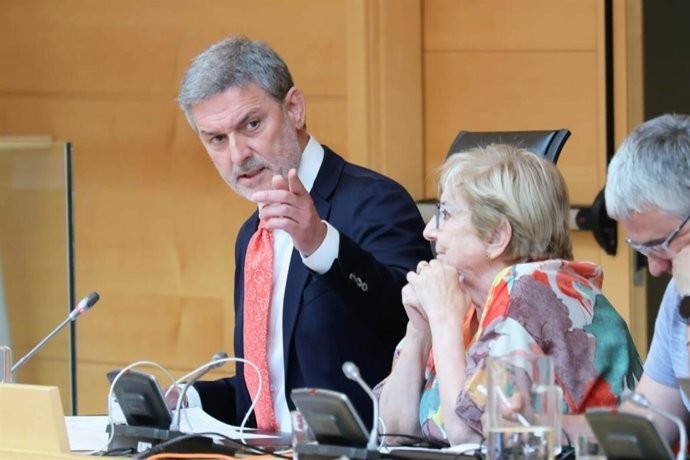 Archivo - El procurador del Grupo Socialista en las Cortes José Luis Vázquez.