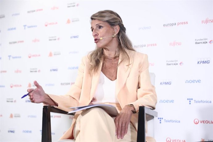 La vicepresidenta segunda del Gobierno y ministra de Trabajo y Economía Social, Yolanda Díaz, protagoniza un desayuno informativo de Europa Press en el NH Collection Eurobuilding, a 9 de octubre de 2025 en Madrid (España).