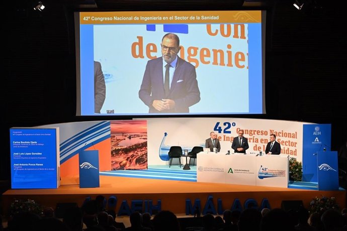 Inauguración oficial de mano del delegado territorial de Salud y Consumo, Carlos Bautista, del 42 Congreso de Ingeniería Sanitaria que se celebra en Málaga