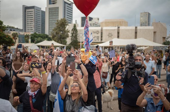 Israelians a Tel-Aviv celebrant l'acord de pau