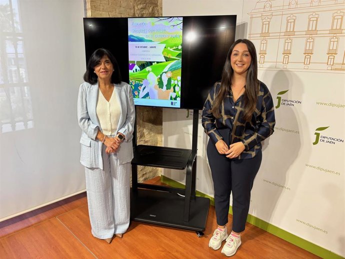 Francisca Medina y María Dolores Ruiz en la presentación de la I Jornada 'Mujeres con valor en el entorno rural'