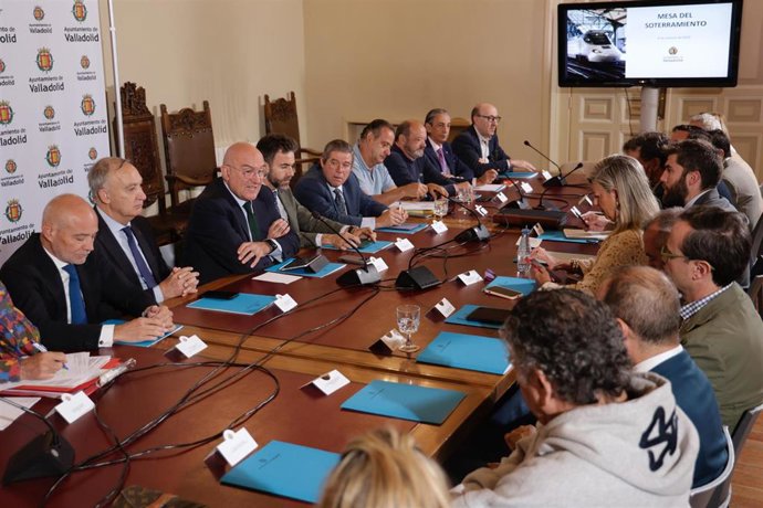 Carnero preside la Mesa del Soterramiento.