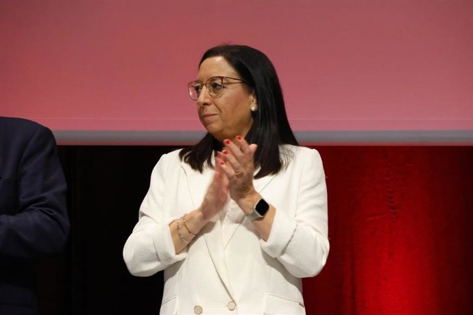 La presidenta de les Corts Valencianes, Llanos Massó