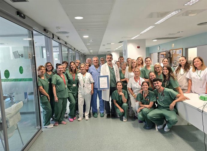 Foto de equipo de la unidad de UCI del Hospital Universitario Clínico San Cecilio de Granada.