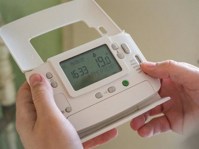 Cuándo encender la calefacción central: fecha exacta y temperatura óptima en otoño para ahorrar energía