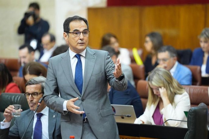 El consejero de Justicia, José Antonio Nieto, en el Pleno del Parlamento del 9 de octubre de 2025.