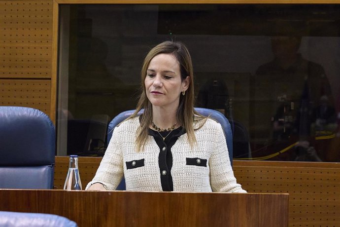 La portavoz de VOX en la Asamblea, Isabel Pérez Moñino, durante el pleno de la Asamblea de Madrid, a 9 de octubre de 2025, Madrid (España). Durante este pleno se debate la acogida de menores extranjeros no acompañados en la región, la política y prioridad