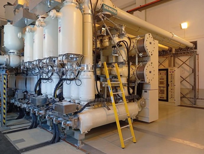 Instalaciones interiores de la subestación eléctrica de Benahadux (Almería).