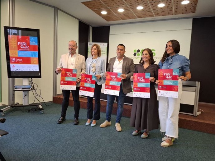 El concejal de Cultura, Sergio Calleja; la diputada de Promoción provincial, Magdalena Rodríguez; el presidente de AJE, DAvid San Ignacio; la secretaria general de FES, Beatriz Escudero, y la directora de Fundación Caja Rural, Beatriz Serrano (FES).