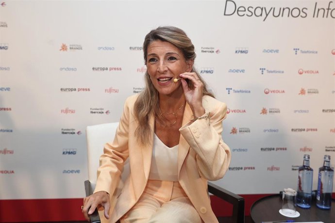 La vicepresidenta segunda del Gobierno y ministra de Trabajo y Economía Social, Yolanda Díaz, protagoniza un desayuno informativo de Europa Press en el NH Collection Eurobuilding, a 9 de octubre de 2025 en Madrid (España).