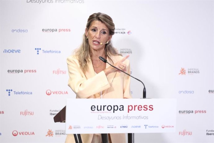 La vicepresidenta segunda del Gobierno y ministra de Trabajo y Economía Social, Yolanda Díaz, protagoniza un desayuno informativo de Europa Press en el NH Collection Eurobuilding, a 9 de octubre de 2025 en Madrid (España).