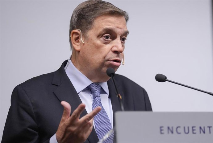 El ministro de Agricultura, Pesca y Alimentación, Luis Planas, en Sevilla.