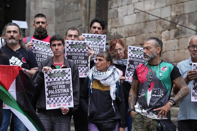 Una de los miembros de la IAC y tripulante de la Global Sumud Flotilla durante una rueda de prensa de Taula Sindical de Catalunya