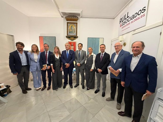 El consejero de Justicia, José Antonio Nieto, en el desayuno organizado por el despacho de abogados Rull&Asociados.