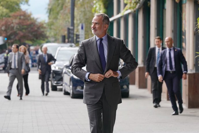 El Rey Felipe VI a su llegada a la clausura de la IX Cumbre Global de la Alianza para el Gobierno Abierto, en el Palacio de Congresos Europa, a 9 de octubre de 2025, en Vitoria, Álava, País Vasco (España). Durante la cumbre, se debaten y comparten experie