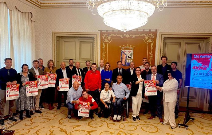 Miembros de la Fundación Aviva y patrocinadores de la Carrera de los 1.000 pasos.