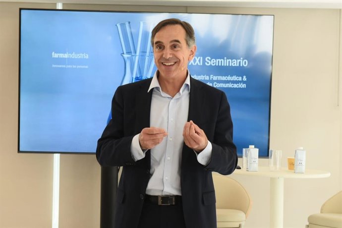 Imagem do diretor geral da Farmaindustria, Juan Yermo, durante a conferência.
