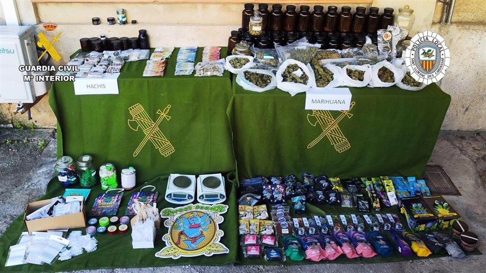 Droga intervenida a los detenidos.