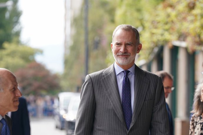 El Rey Felipe VI a su llegada a la clausura de la IX Cumbre Global de la Alianza para el Gobierno Abierto, en el Palacio de Congresos Europa, a 9 de octubre de 2025, en Vitoria, Álava, País Vasco (España). Durante la cumbre, se debaten y comparten experie