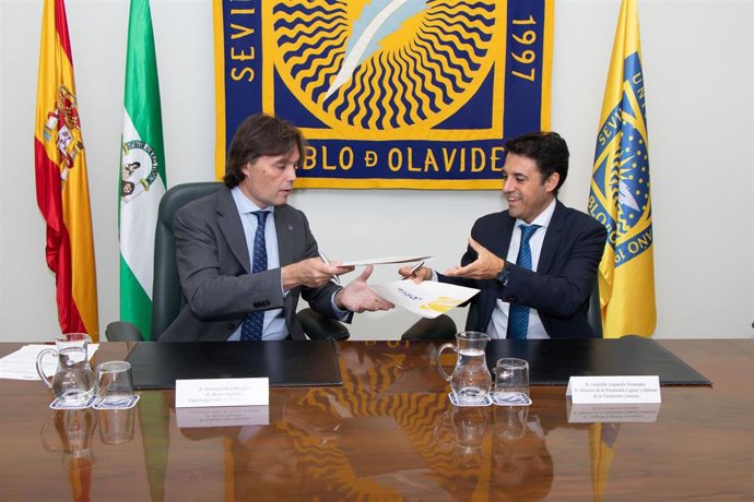 Firma de convenio entre UPO y Fundación Cajasur para Programa de Microcredenciales.